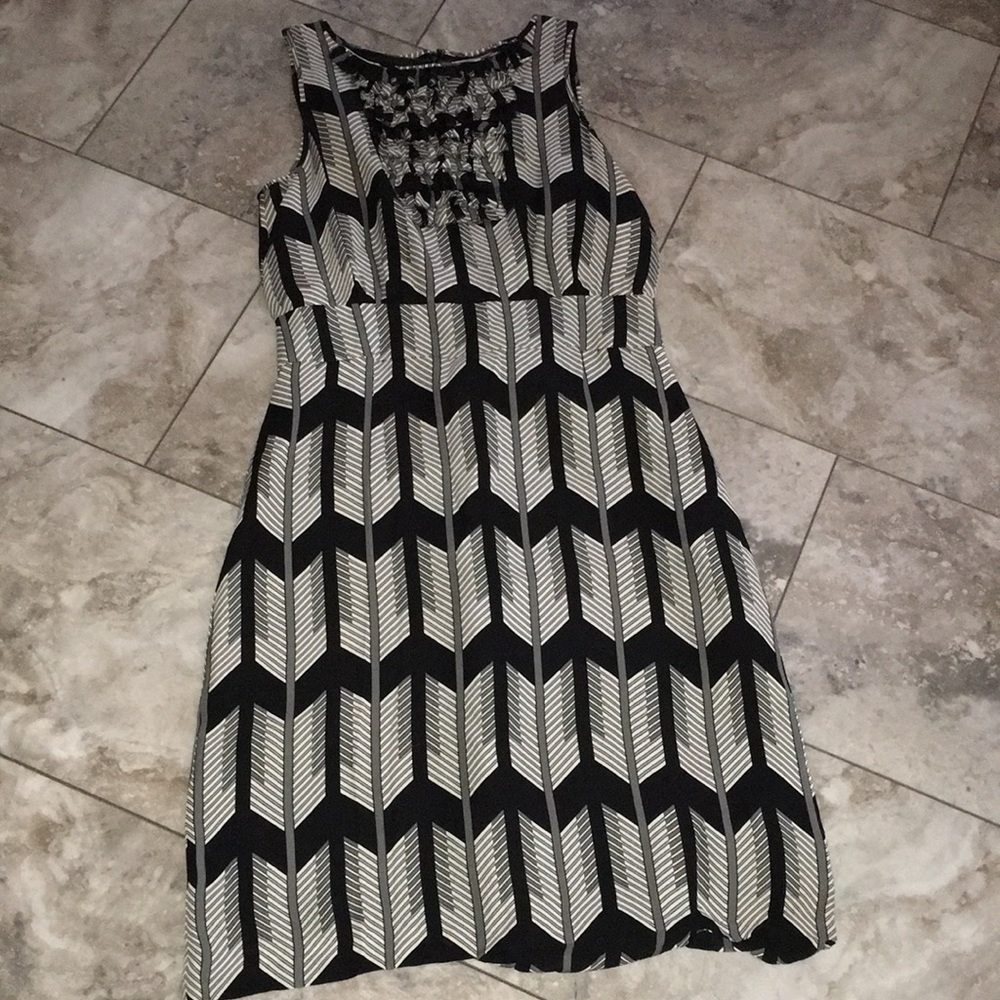 Tory Burch leaf print EUC RUFFLE FRONT DRESS SIZE 12